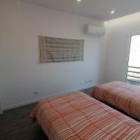 Postel nebo postele na pokoji v ubytování RIBEIRA D'ILHAS CENTRAL HOME