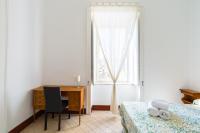 Łóżko lub łóżka w pokoju w obiekcie Lopez 20 a Big Family Apartment by Napoliapartments