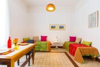 Część wypoczynkowa w obiekcie Lopez 20 a Big Family Apartment by Napoliapartments