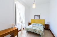 Łóżko lub łóżka w pokoju w obiekcie Lopez 20 a Big Family Apartment by Napoliapartments