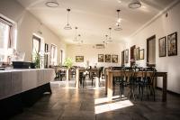 Reštaurácia alebo iné gastronomické zariadenie v ubytovaní Hotel Ach To Tu