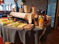 Еда / где поесть недалеко от отеля