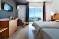 A bed or beds in a room at Hotel Porto Calpe
