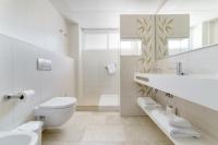 A bathroom at Hotel Porto Calpe