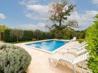 Bazén v ubytovaní Holiday Home Sonja by Interhome alebo v jeho blízkosti