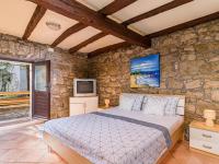Televízia a/alebo spoločenská miestnosť v ubytovaní Holiday Home Sonja by Interhome