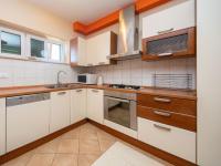 Kuchyň nebo kuchyňský kout v ubytování Apartment Matko by Interhome