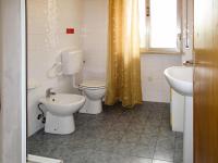 Kúpeľňa v ubytovaní Apartment Riviera 4 by Interhome