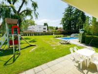 Bazén v ubytovaní Holiday Home Sapphire by Interhome alebo v jeho blízkosti