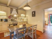 Kuchyňa alebo kuchynka v ubytovaní Holiday Home Piero by Interhome