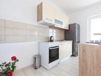 Kuchyňa alebo kuchynka v ubytovaní Apartment Suzana-2 by Interhome