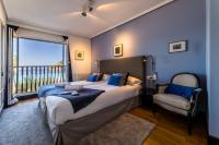 Posteľ alebo postele v izbe v ubytovaní LA CONCHA BEACHVIEW by SWEET HOME SAN SEBASTIAN