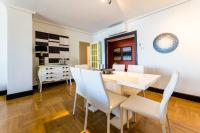 Kuchyňa alebo kuchynka v ubytovaní LA CONCHA BEACHVIEW by SWEET HOME SAN SEBASTIAN