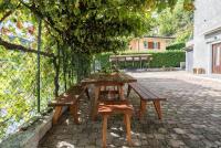 A garden outside Casa Vacanze Voiandes
