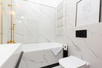Kúpeľňa v ubytovaní LUX Golden Apartment Praga Kępna by Renters Prestige