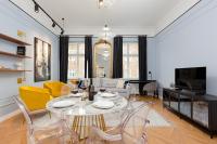 Televízia a/alebo spoločenská miestnosť v ubytovaní LUX Golden Apartment Praga Kępna by Renters Prestige