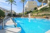 Bazén v ubytovaní 2 bedroom apartment next to porto alebo v jeho blízkosti