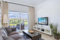 Televízia a/alebo spoločenská miestnosť v ubytovaní 2 bedroom apartment next to porto