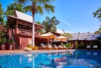Bazén v ubytování Ruenkanok Thaihouse Resort nebo v jeho okolí