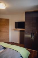 Televízia a/alebo spoločenská miestnosť v ubytovaní Aberle Apartments