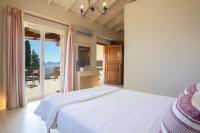 Postel nebo postele na pokoji v ubytování Ionian Luxury Villas