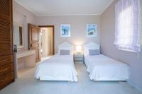 Postel nebo postele na pokoji v ubytování Ionian Luxury Villas