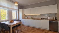 Kuchyňa alebo kuchynka v ubytovaní Apartament Parkowy Piątka