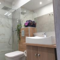 Kúpeľňa v ubytovaní Q Apart AMBER - klimatyzowane STUDIO przy Manufakturze z garażem Gratis, FV