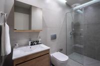 A bathroom at Hestia - Alexandras 38