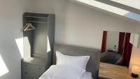 Postel nebo postele na pokoji v ubytování MADONCA ROOMS & RESTAURANT