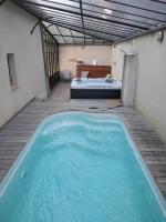 The swimming pool at or close to Domaine de La Magdeleine