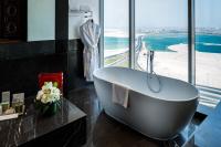 Fraser Suites Diplomatic Area Bahrainにあるバスルーム
