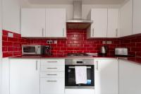 Kuchyň nebo kuchyňský kout v ubytování Fortified Home Rochester