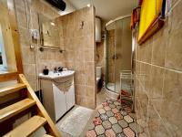 A bathroom at Chatka vo Vysokých Tatrách