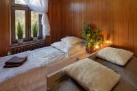 Posteľ alebo postele v izbe v ubytovaní Apartament z panorama Szrenicy - duzy 70m2, 2 sypialnie i salon, idealny dla duzej grupy!
