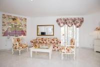 A seating area at Menorca Villa Marbella