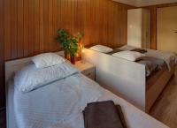 Posteľ alebo postele v izbe v ubytovaní Apartament z panorama Szrenicy - duzy 70m2, 2 sypialnie i salon, idealny dla duzej grupy!