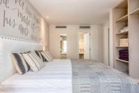 Postel nebo postele na pokoji v ubytování Felix Saenz Penthouse in Malaga by Solaga Holiday Homes