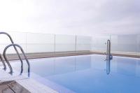 Bazén v ubytovaní Pacifico Beach Apartment in Malaga by Solaga Holiday Homes alebo v jeho blízkosti
