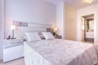 Posteľ alebo postele v izbe v ubytovaní Pacifico Beach Apartment in Malaga by Solaga Holiday Homes