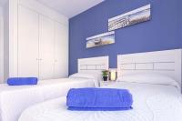Posteľ alebo postele v izbe v ubytovaní Pacifico Beach Apartment in Malaga by Solaga Holiday Homes