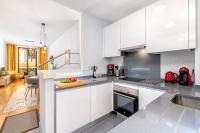 Kuchyňa alebo kuchynka v ubytovaní Sebastian Souviron Suites in Malaga by Solaga Holiday Homes