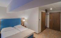 Posteľ alebo postele v izbe v ubytovaní Holiday Home Aparthotel z balkonem przy plaży