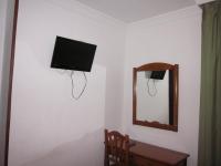 Televízia a/alebo spoločenská miestnosť v ubytovaní Hotel Elena María
