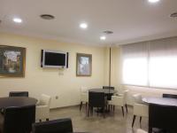Televízia a/alebo spoločenská miestnosť v ubytovaní Hotel Elena María