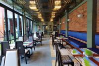 een eetkamer met tafels en stoelen en ramen bij R-Mar Resort and Spa Patong, Phuket in Patong Beach