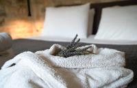 Postel nebo postele na pokoji v ubytování Casa Della Vita Gouves Cretan Luxury Villa