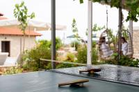 Stolní tenis v ubytování Casa Della Vita Gouves Cretan Luxury Villa nebo okolí