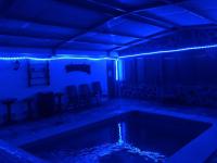 Bazén v ubytování Casa rural Cristina- Piscina climatizada nebo v jeho okolí