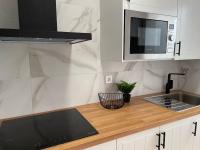 A kitchen or kitchenette at ZajaraHome